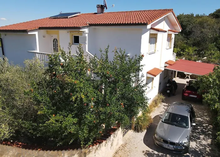 Apartment With Parking Space Lukoran, Ugljan - 25081 *