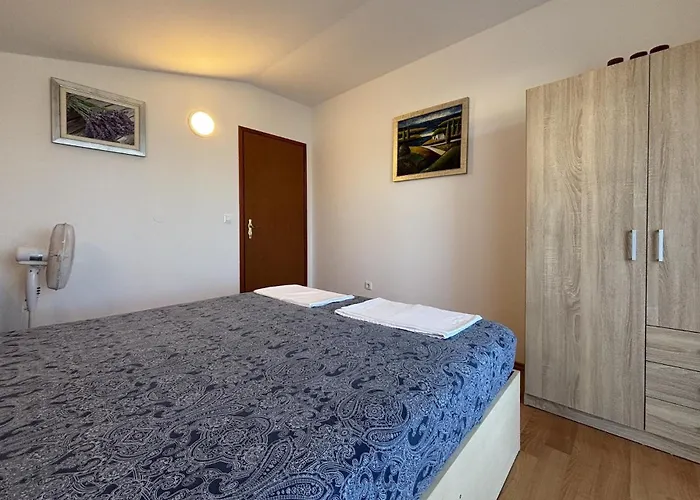 Apartamento With Parking Space Lukoran, Ugljan - 25081 Lukoran